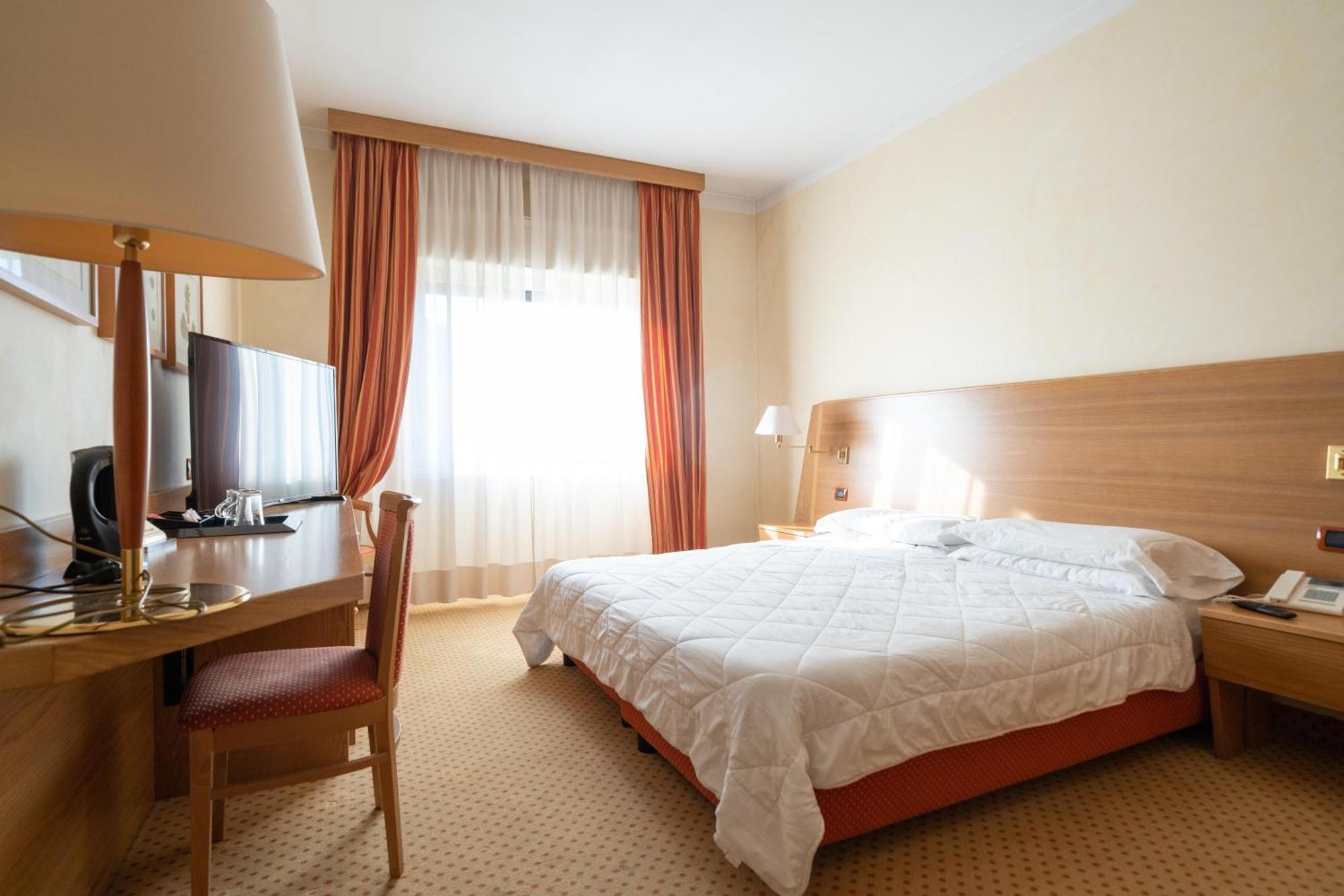 Hotel San Pancrazio Trescore Balneario Exterior photo