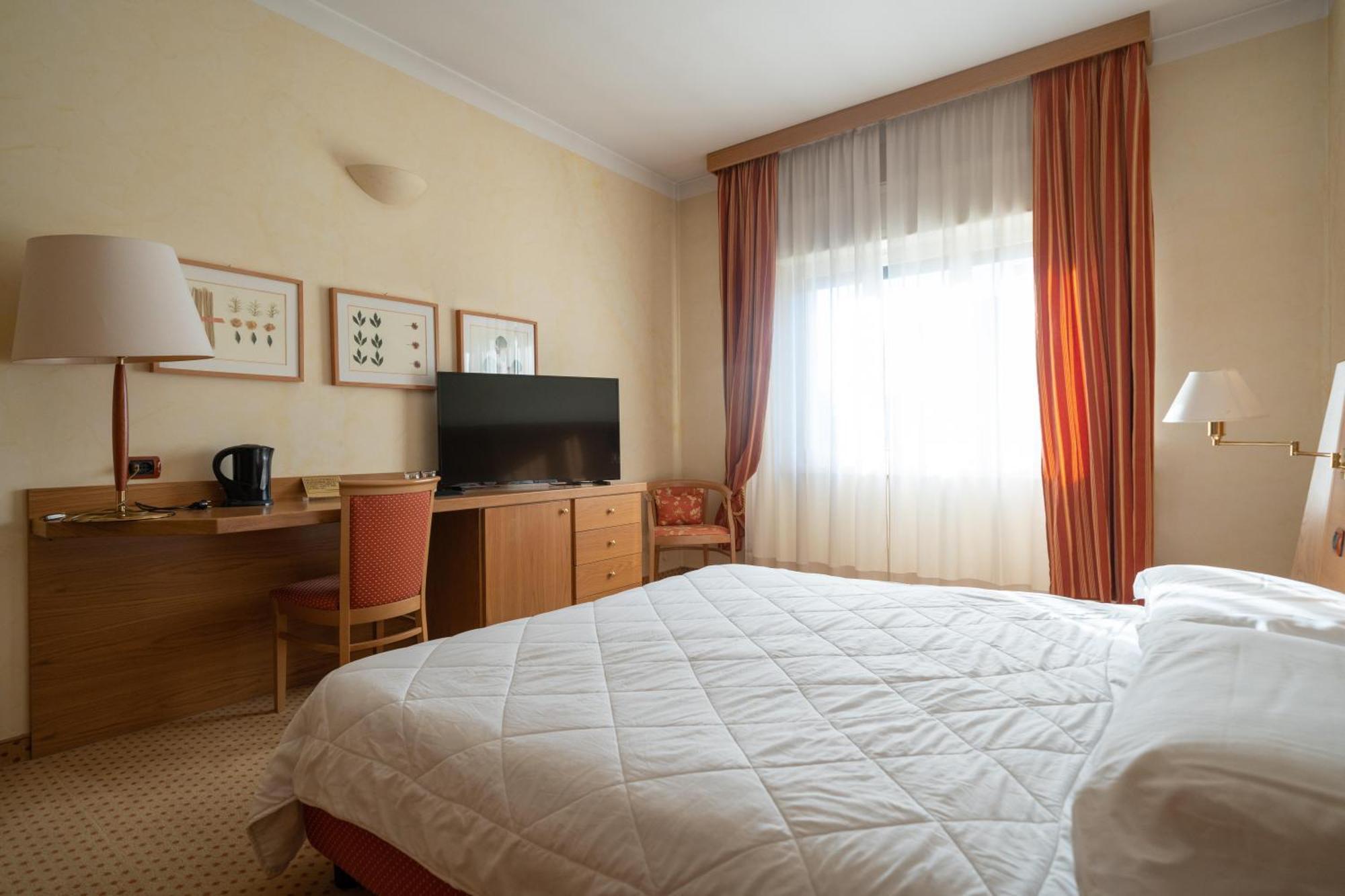 Hotel San Pancrazio Trescore Balneario Exterior photo